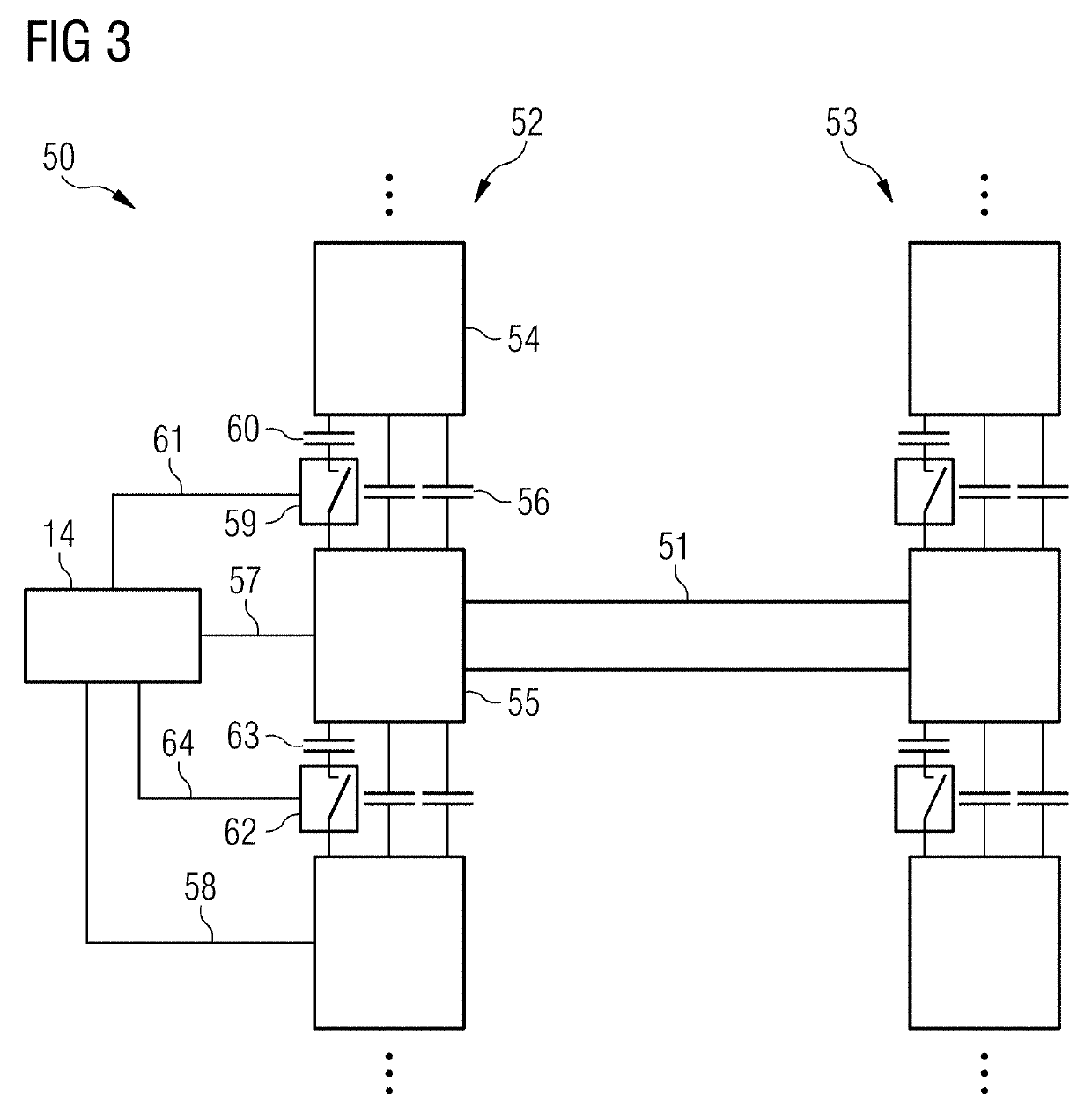 Adjusting a field distribution of an antenna arrangement of a magnetic resonance system