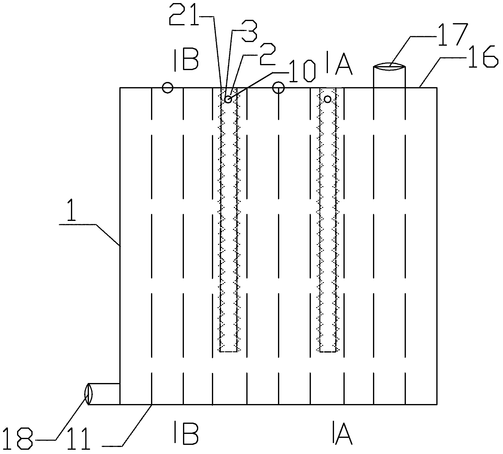 Heat exchanging device based on phase-change heat storage material and packaging method thereof