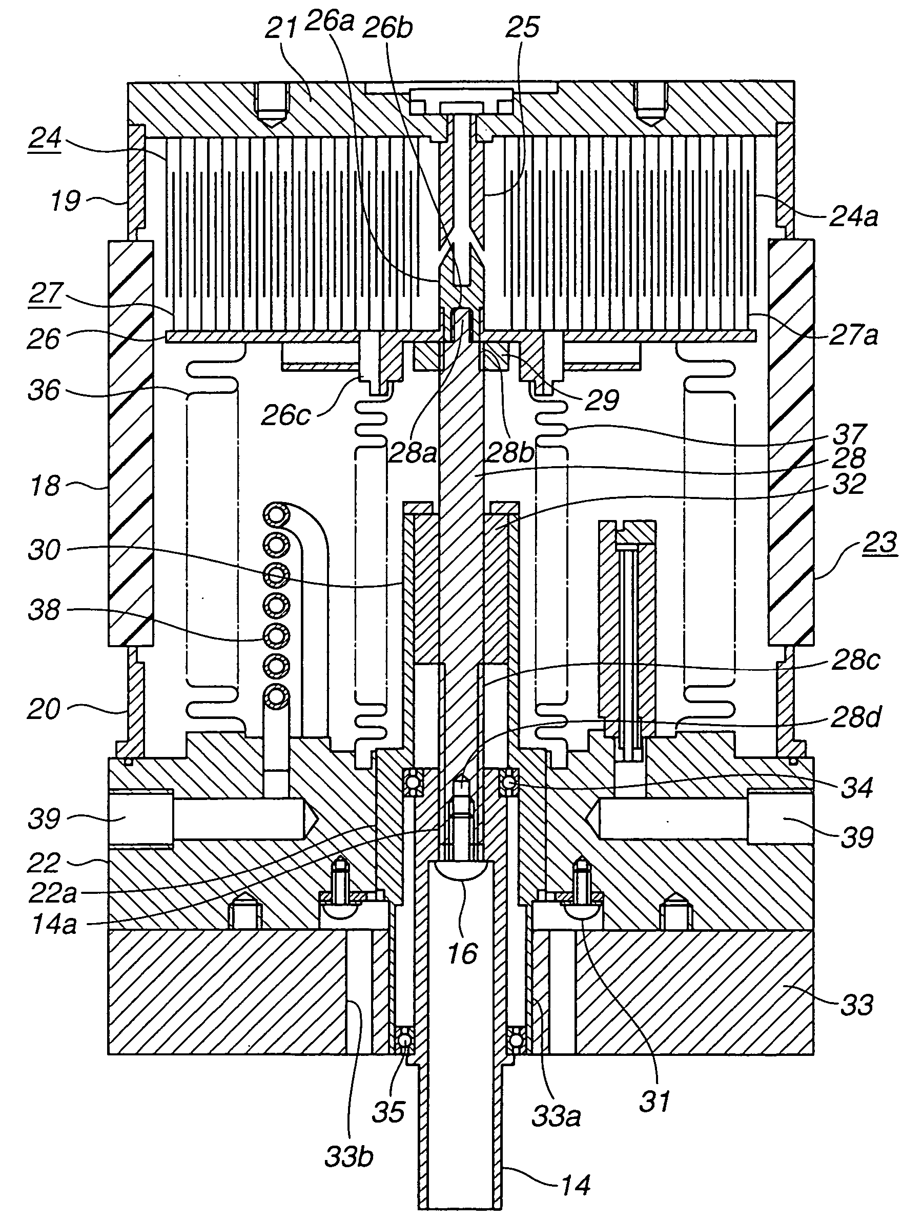 Vacuum variable capacitor with energization and heat shielding bellows