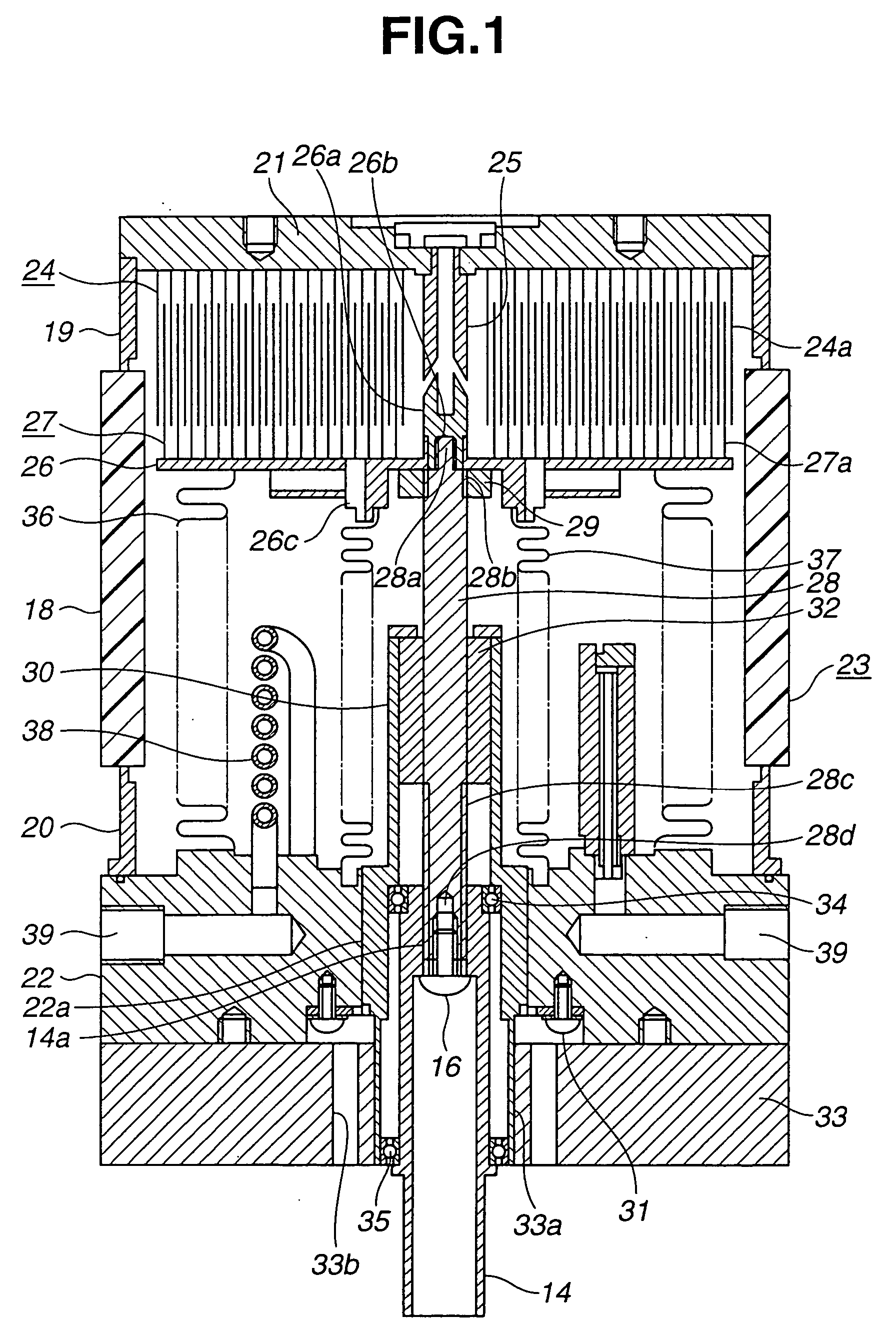 Vacuum variable capacitor with energization and heat shielding bellows