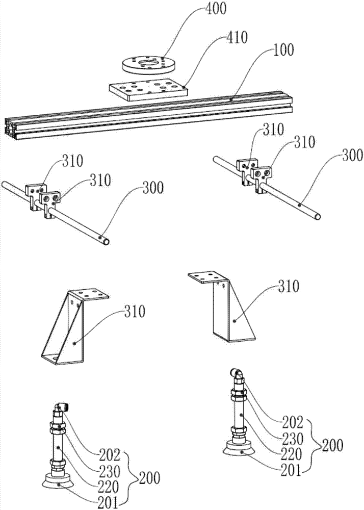 Water tank feeding and discharging clamp and method for machining water tank with same