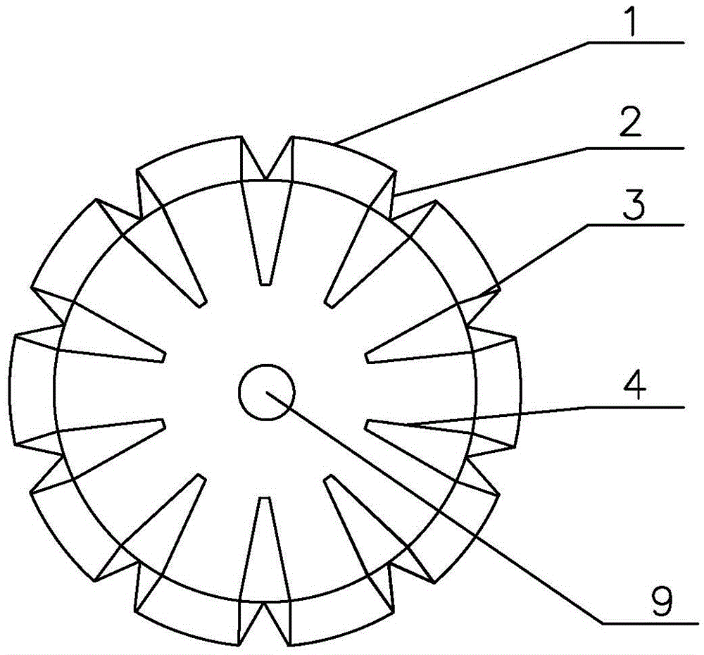 Device for removing riverway floating oil through solar energy photolysis