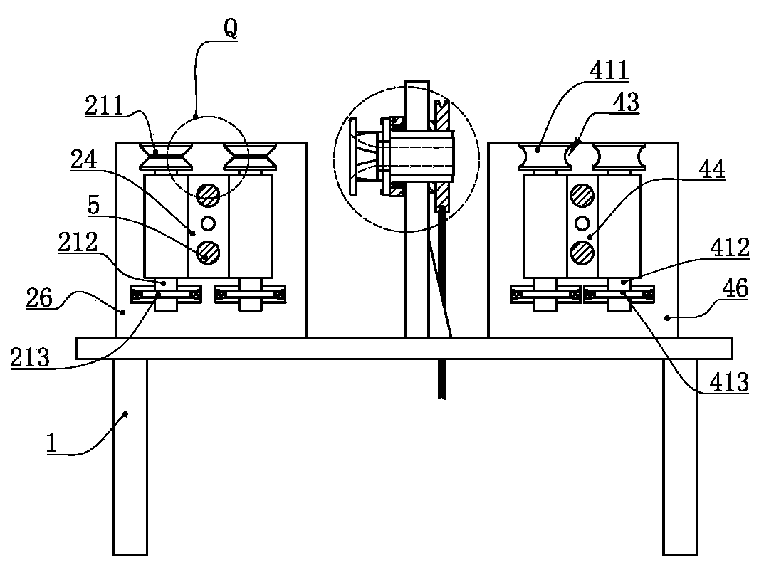 A transmission mechanism for a round bar forming machine