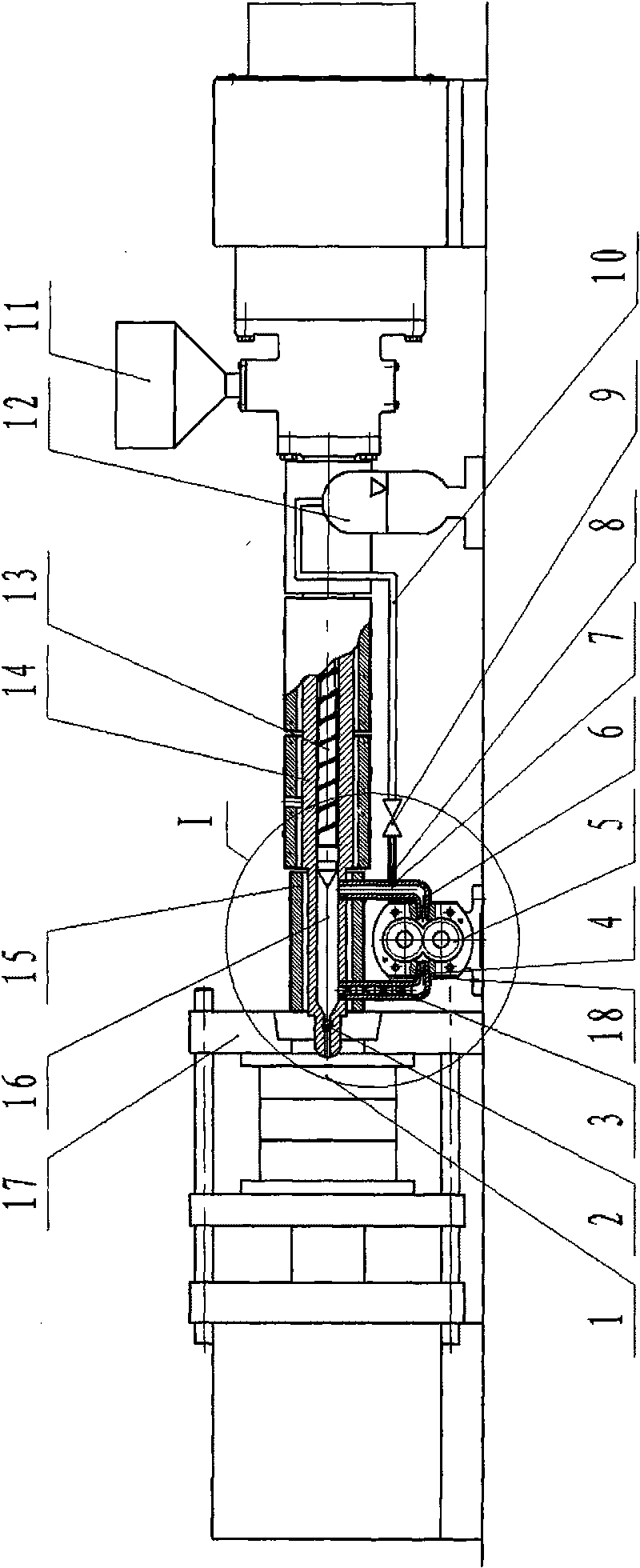 Micro-foam injection molding machine and molding process thereof