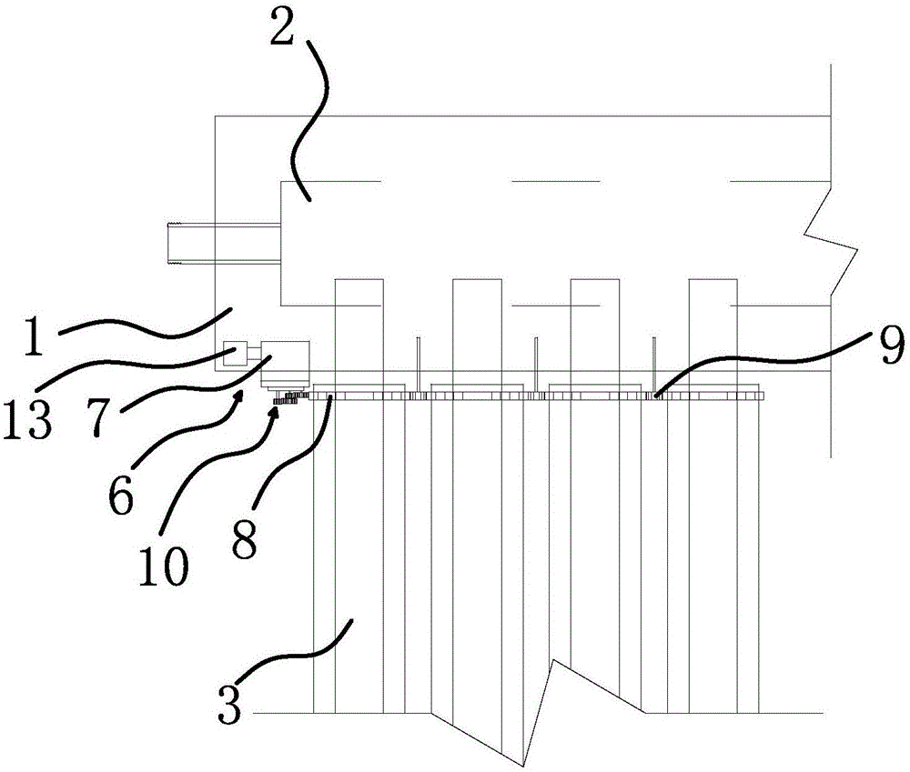 Automatic rotating device of solar water heater