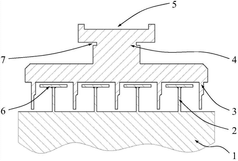 T-shaped staggered-type labyrinth seal capable of eliminating rotor exciting force