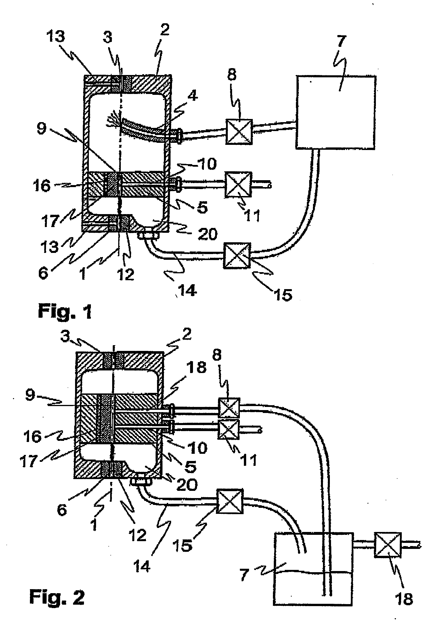 Device and a process for applying a preparation fluid to an advancing thread