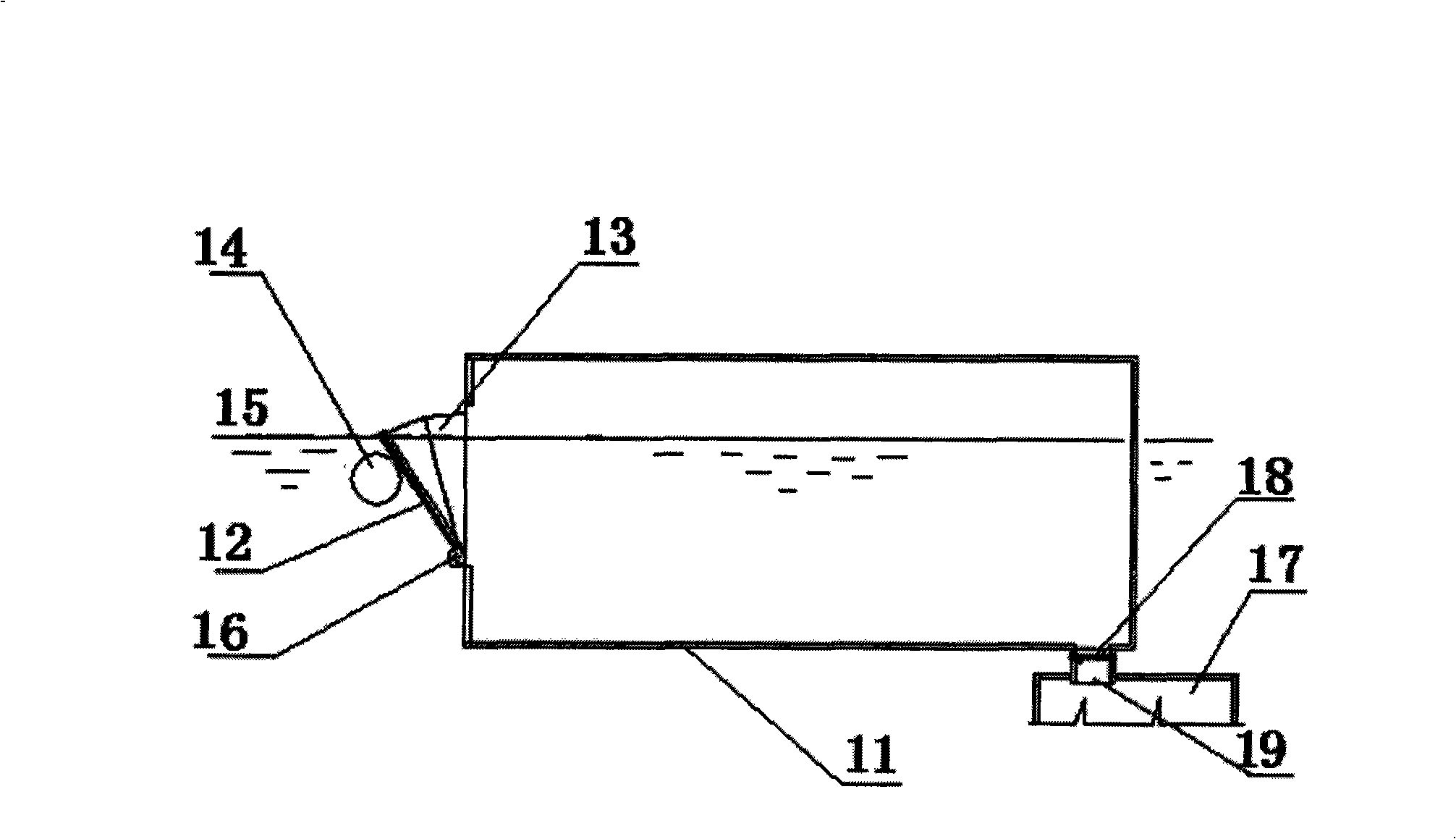 Filtering device of self-controlled liquid surface