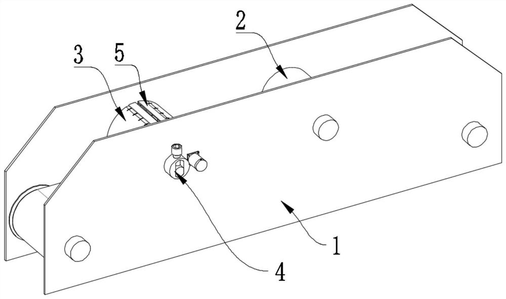 Shearing mechanism for mask melt-blown cloth production