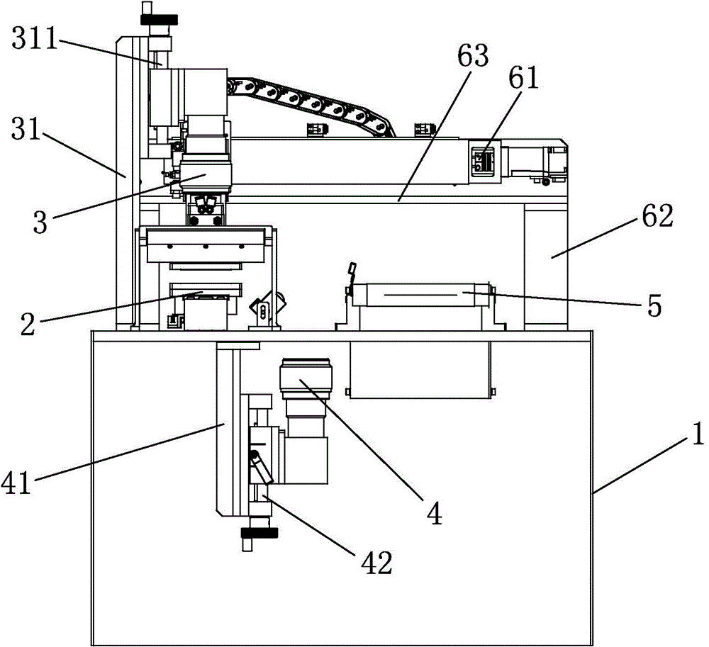 Detection device for detecting front and back surfaces of liquid crystal panel