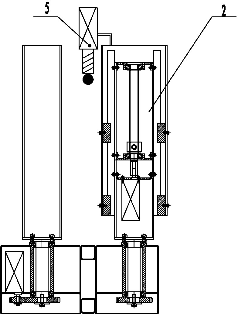 Robot used for automatically deicing high tension transmission line