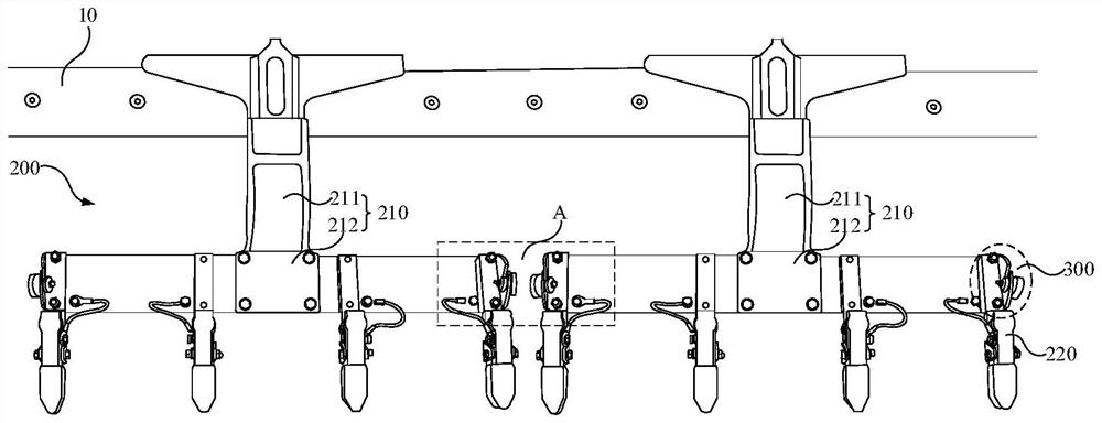 Vertical continuous electroplating hanging piece