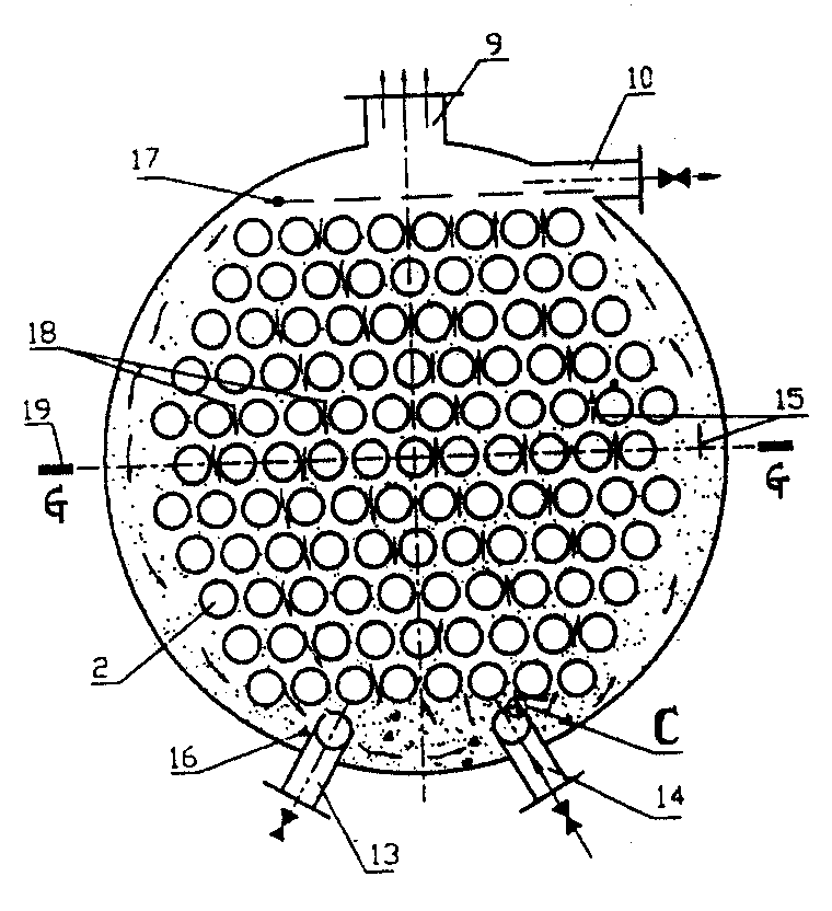 Horizontal column type heat exchanger exterior dirt three-phase fluidization in-situ cleaning process