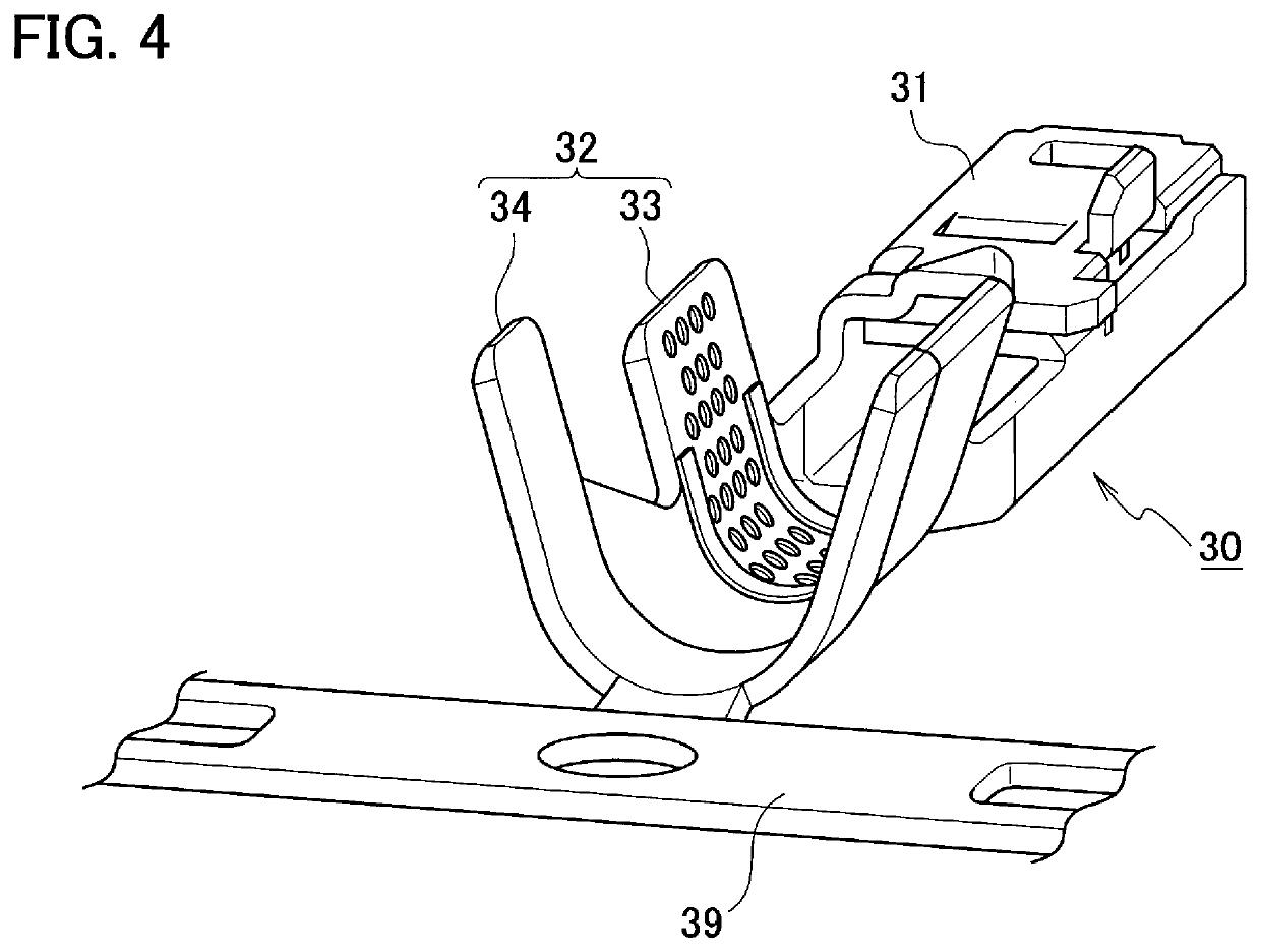 Method of crimping terminal with cable and terminal crimping apparatus