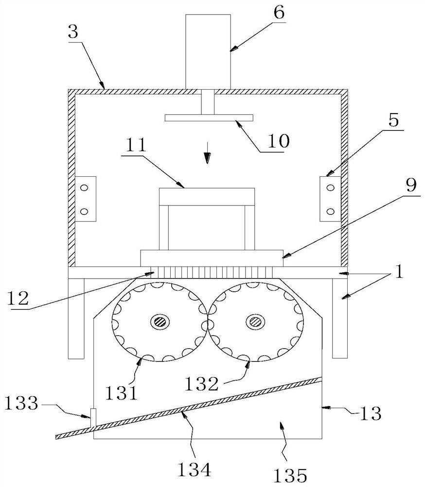 Continuous pressing and discharging equipment for non-discoloring artificial flowers and leaves