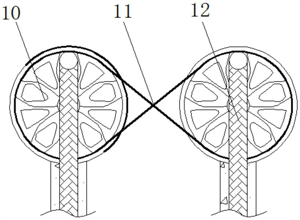 Automatic smoothing equidistant cutting device capable of avoiding cloth wrinkles