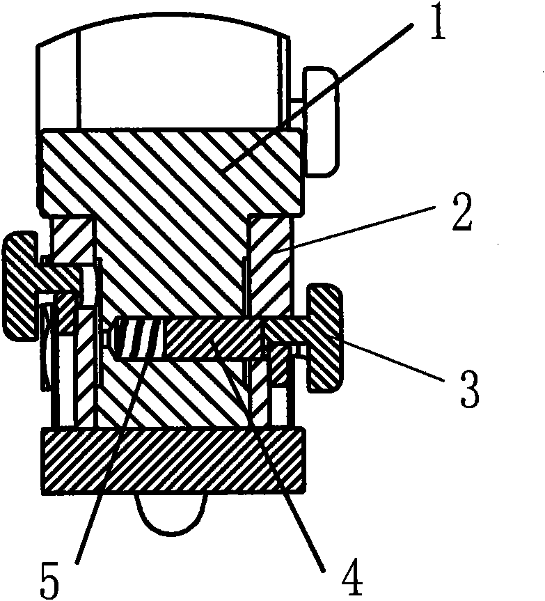 Leg plate structure of medical diagnosis and treatment bench