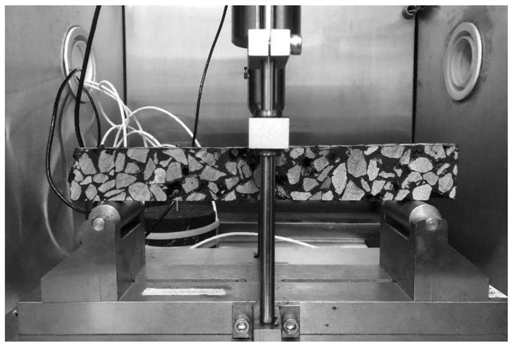 Seamless expansion joint material adopting lime powder modified asphalt mortar of seamless expansion joint material and preparation method thereof