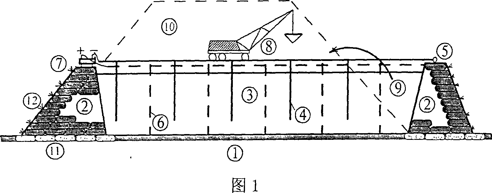 Dredging mud direct dike building method