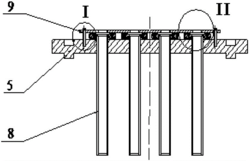 Uranium dioxide hydrofluorination reactor in-built type gas filtering device