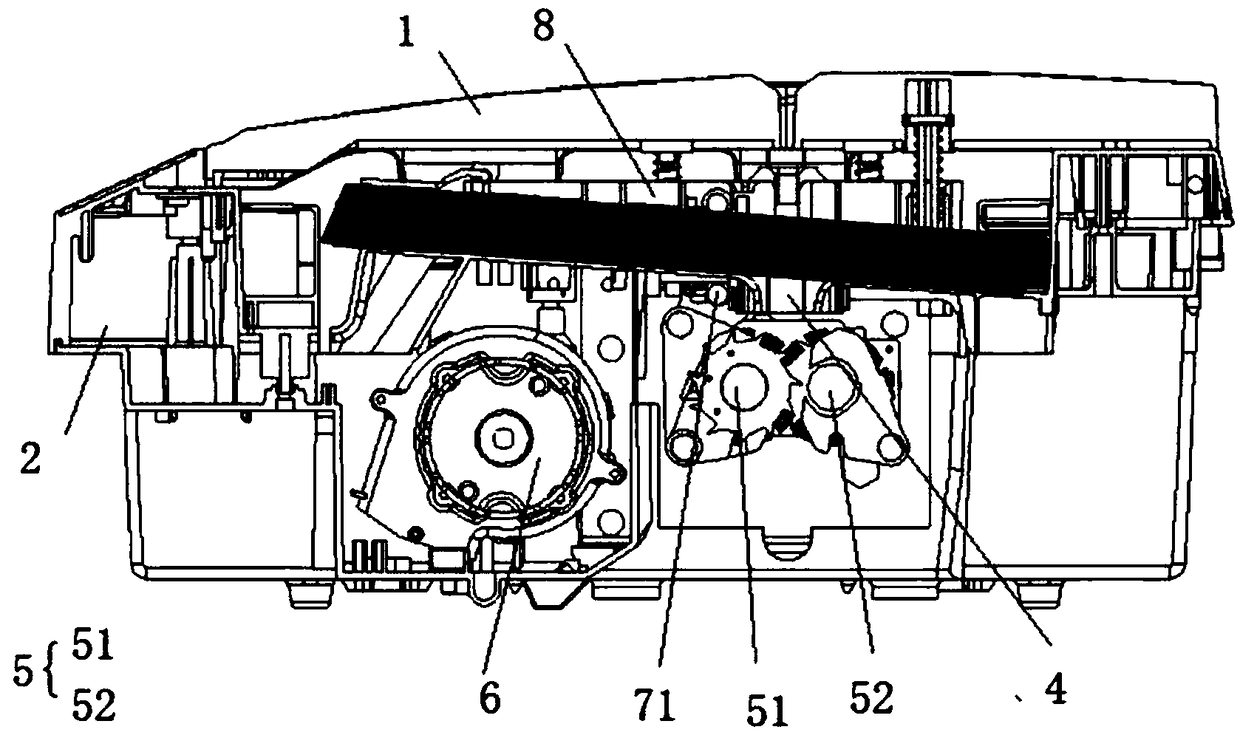 Automatic paper crushing machine with staple removal structure and staple removal method thereof