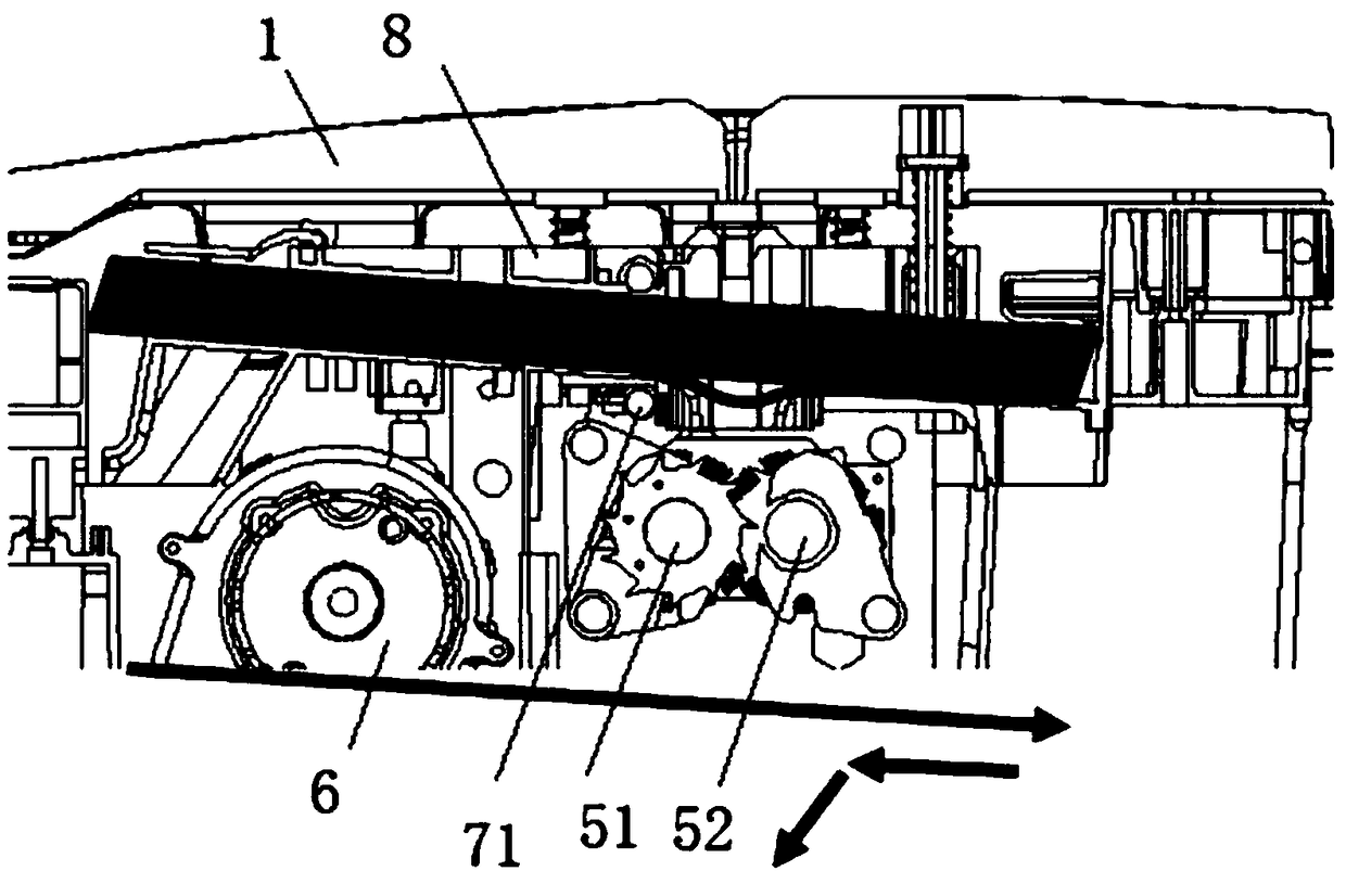 Automatic paper crushing machine with staple removal structure and staple removal method thereof