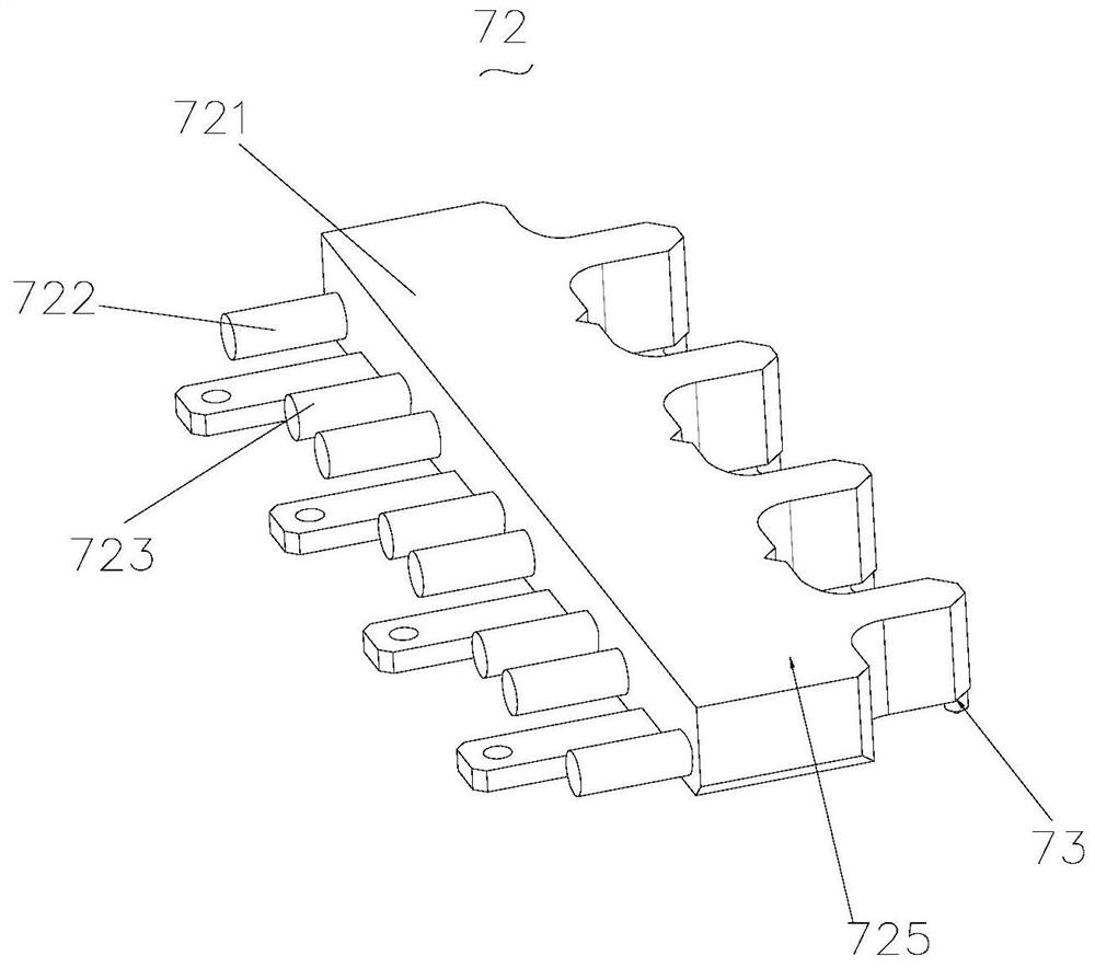 Battery piece cutting device and cutting method