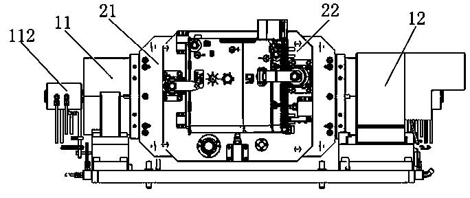 Quasi-five-axis machining centre and machining method thereof