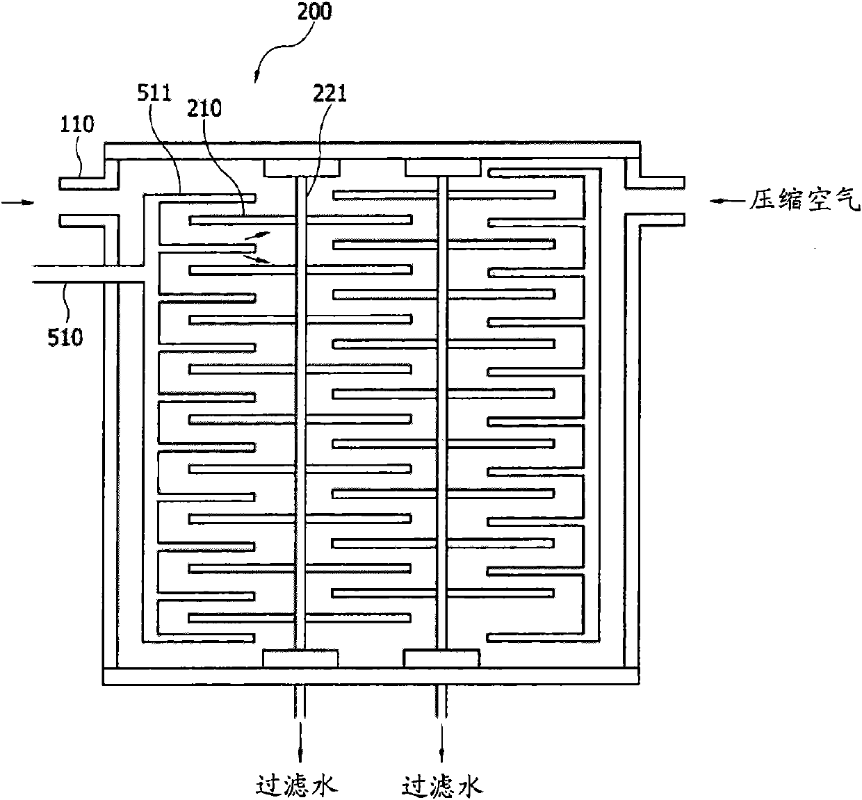 Filter having function of self cleaning and self cleaning method thereof