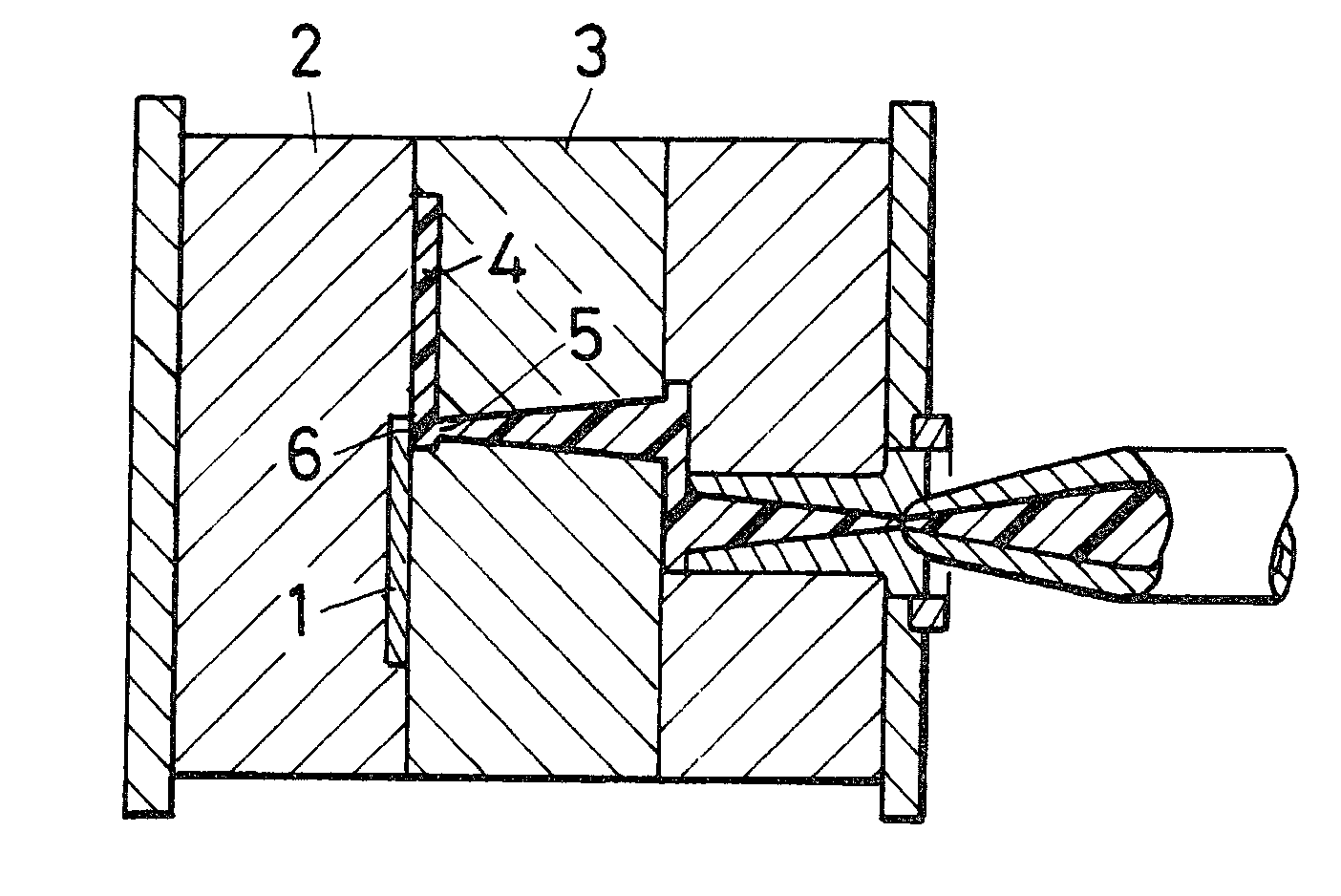 Composite of aluminum alloy and resin and manufacturing method thereof