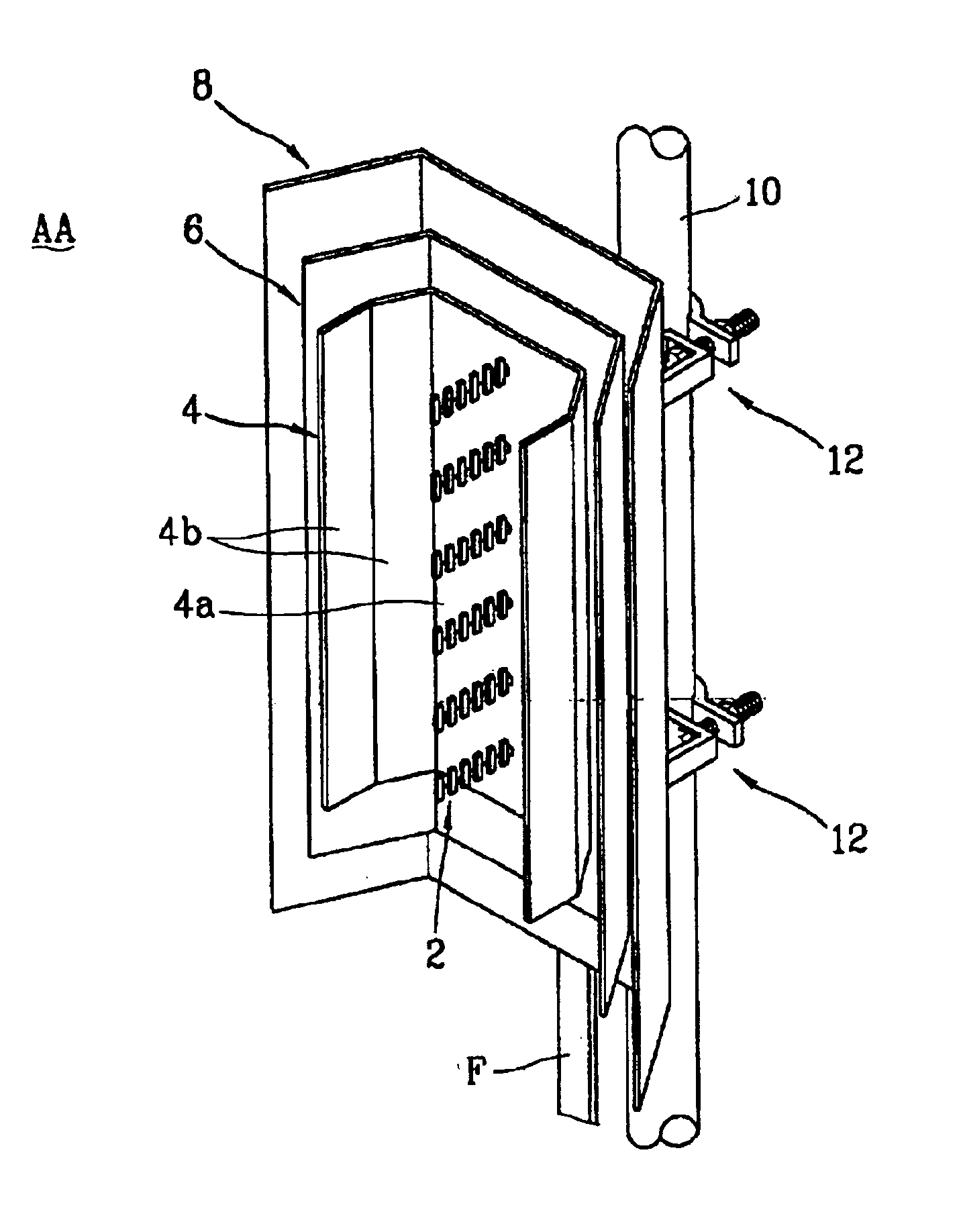 Wireless communications antenna assembly generating minimal back lobe radio frequency (RF) patterns