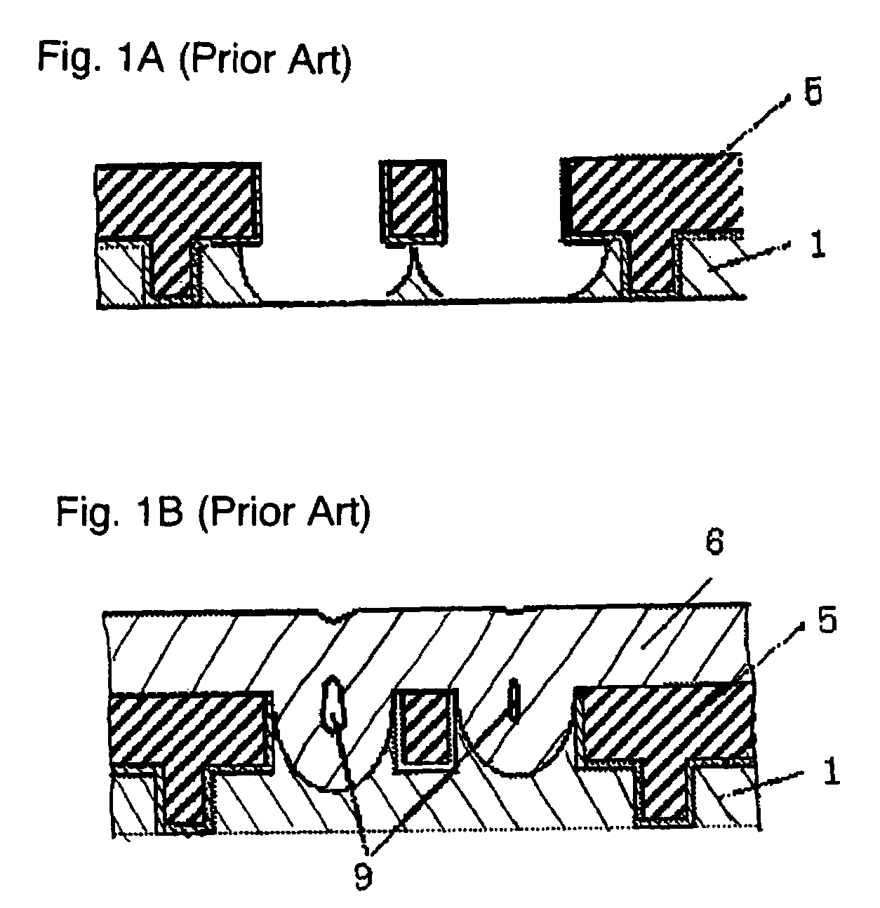 Manufacturing of a semiconductor device with a reduced capacitance between wirings