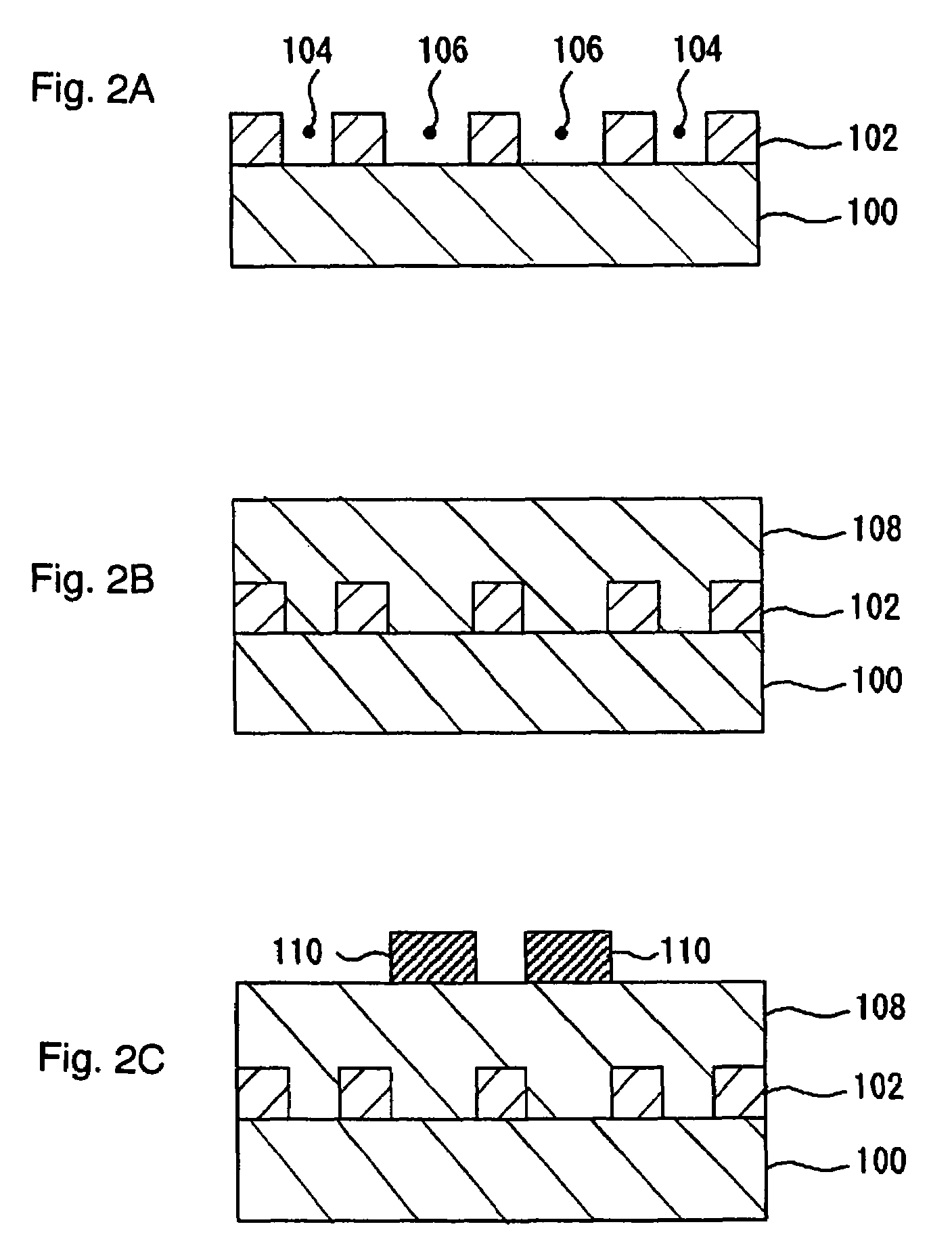 Manufacturing of a semiconductor device with a reduced capacitance between wirings