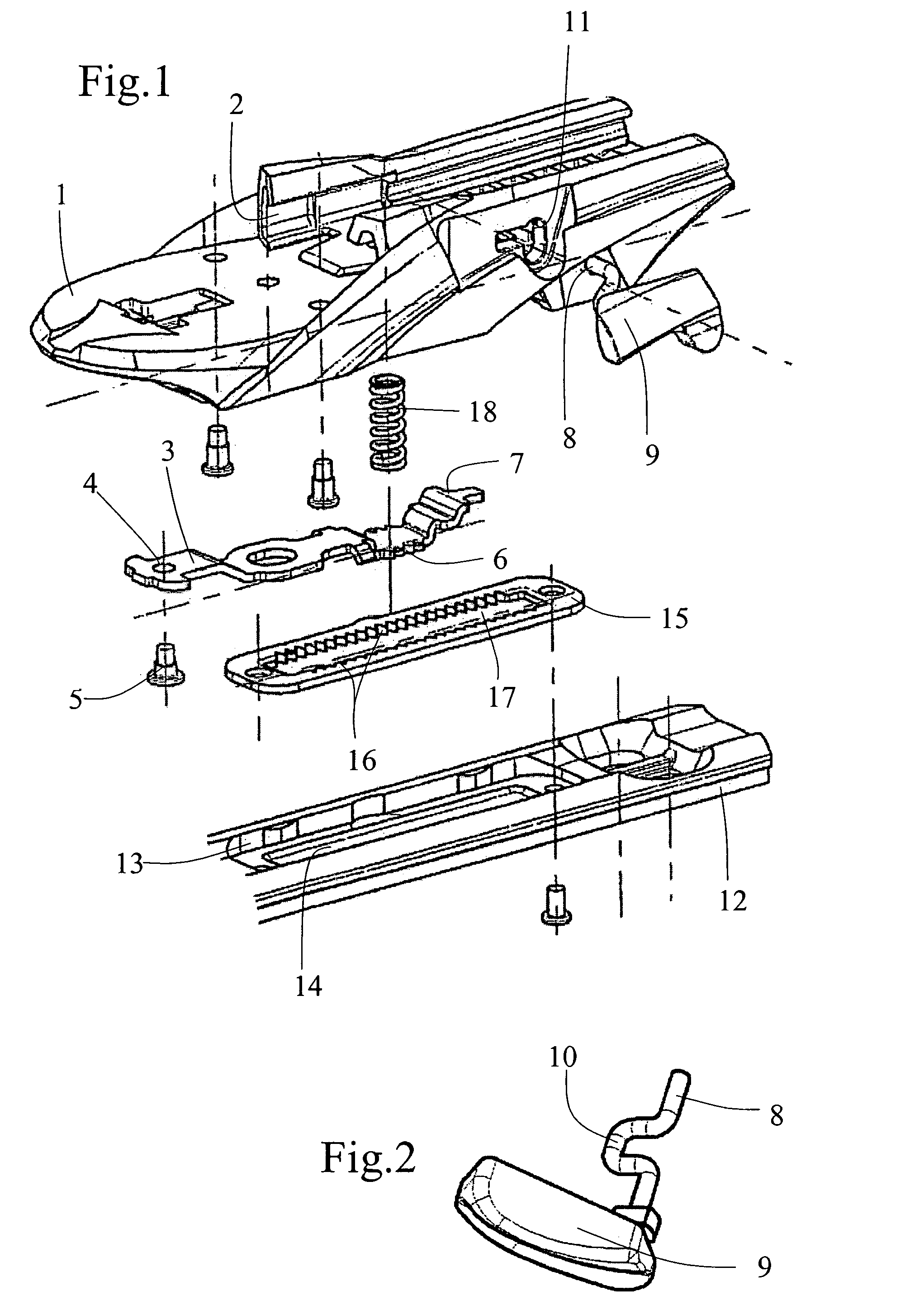 Adjustment device for an accessory such as a ski binding heelpiece