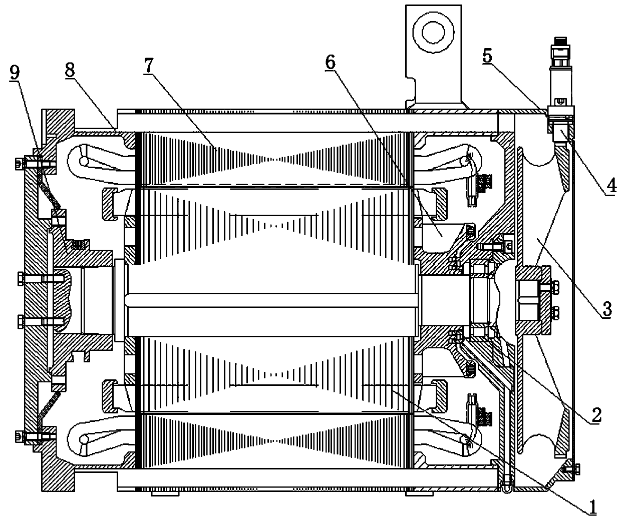 Totally-enclosed self-ventilation traction motor for low-loss and low-noise 100% floor vehicle