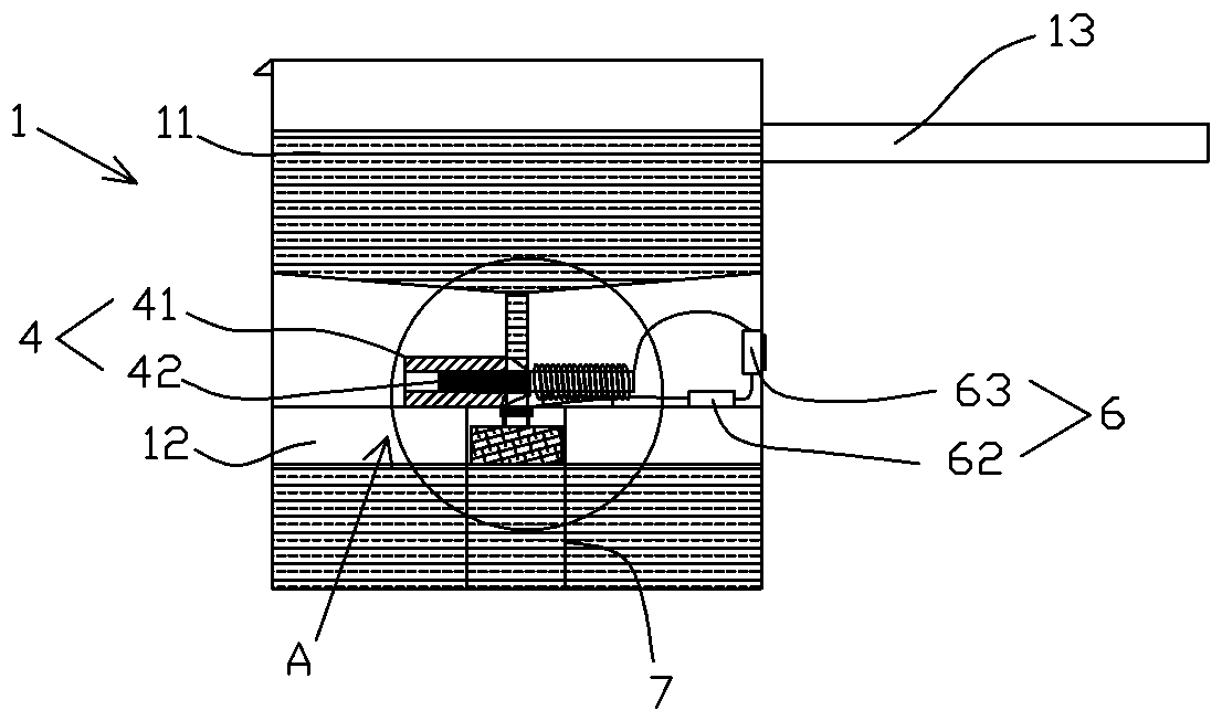 Urine midstream collector capable of being automatically closed by attraction to cut off flow