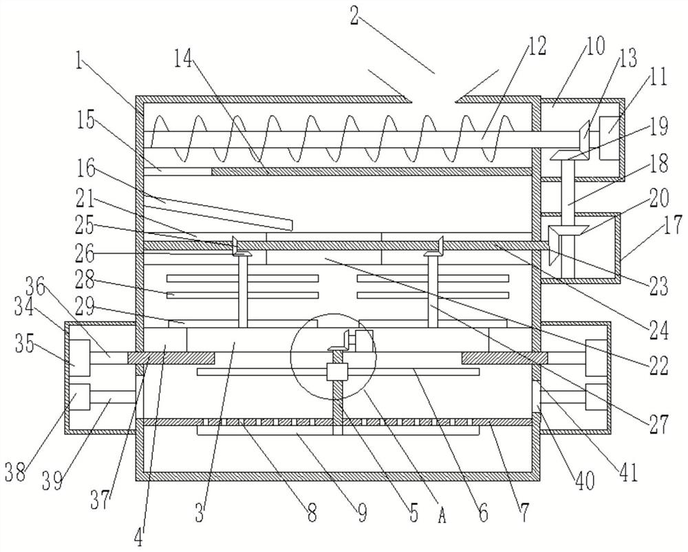 Efficient and energy-saving granulating device for biological feed