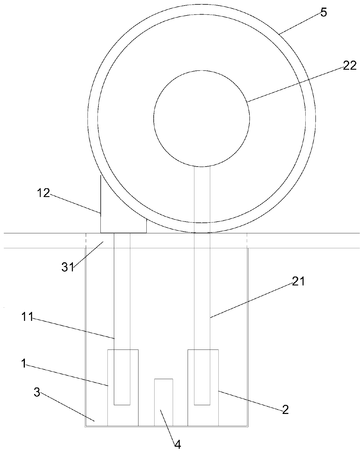 Marine vehicle fixing device and ship