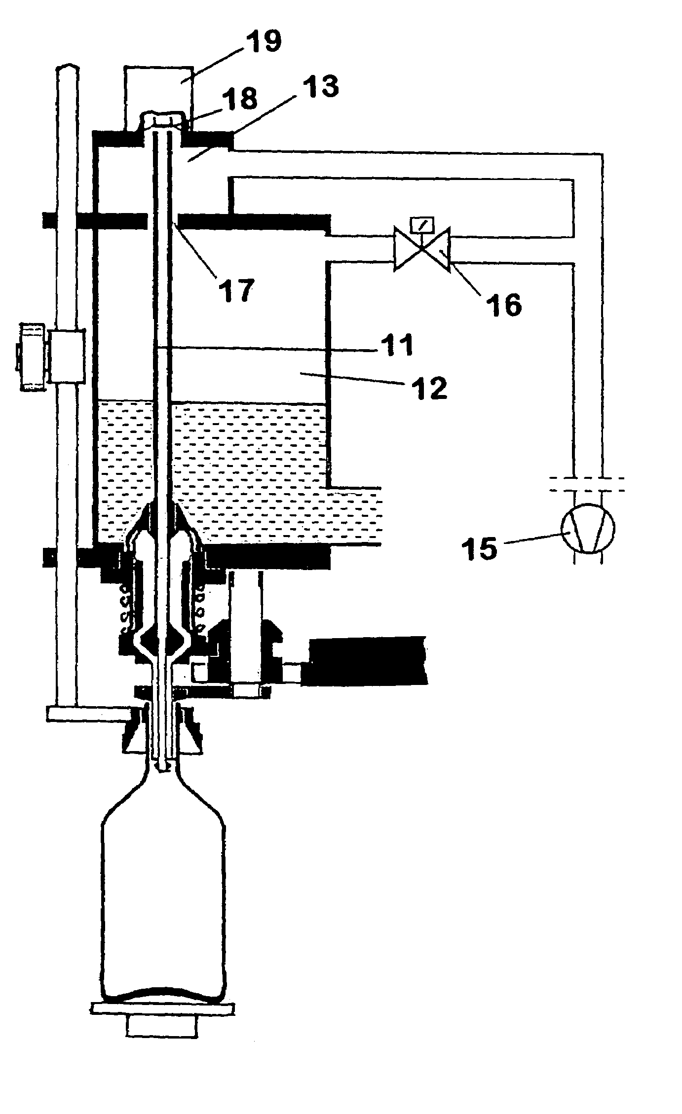 Beverage bottling plant for filling bottles with a liquid beverage having a filling machine for filling bottles with a liquid beverage