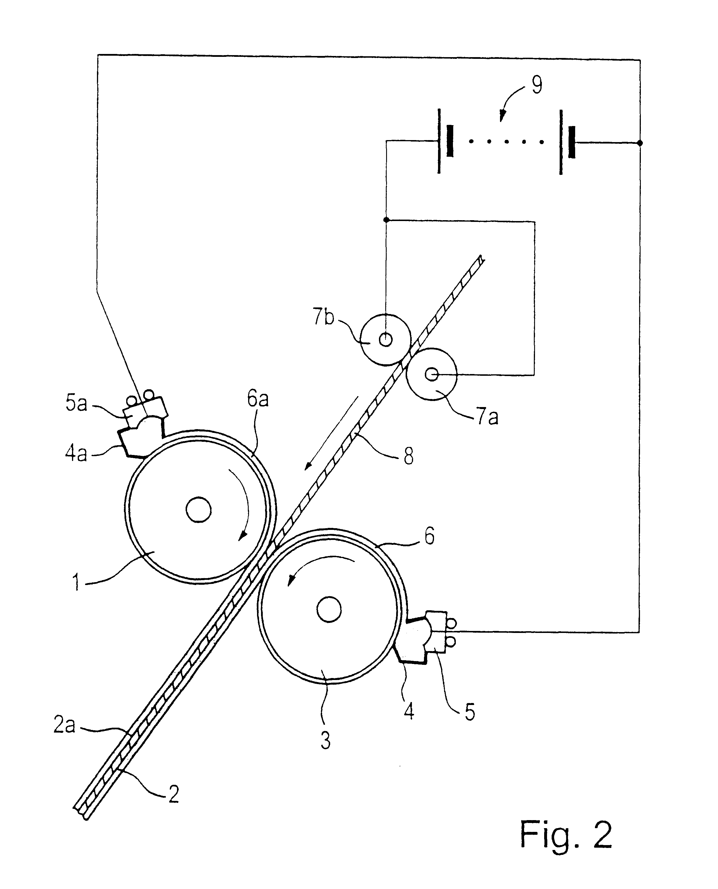 Method and device for improving the coating surface of strips of paper