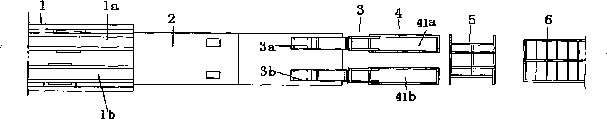 Traction mechanism for composite material pulling extruding machine and pulling extruding machine thereof