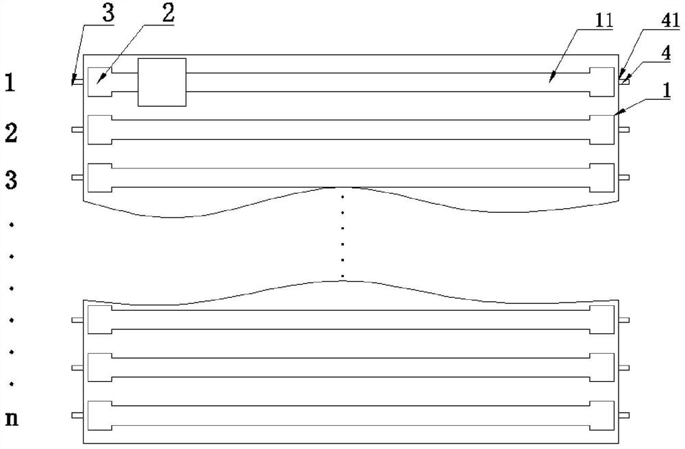 Additive manufacturing device with water-cooling additive manufacturing modules capable of being spliced in stepless sliding manner and additive manufacturing method