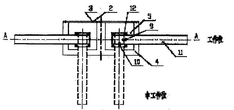 Rotating arm type antifreezing fluid spraying device for two-lane coal trains