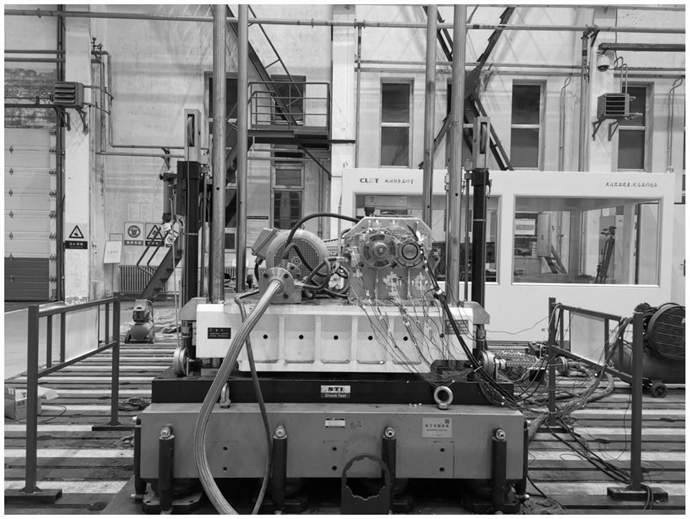 Drop-type gearbox impact test bench and test method thereof