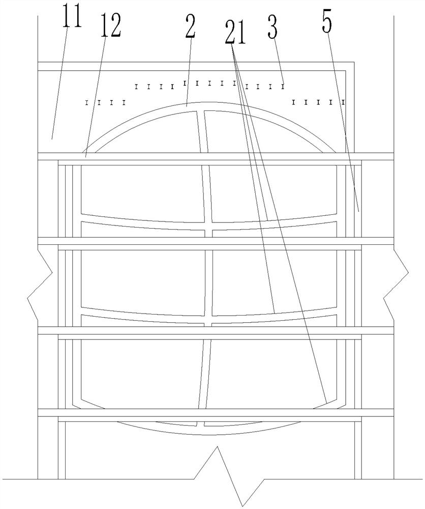 A cross-channel support system at the horse head gate position and its construction method