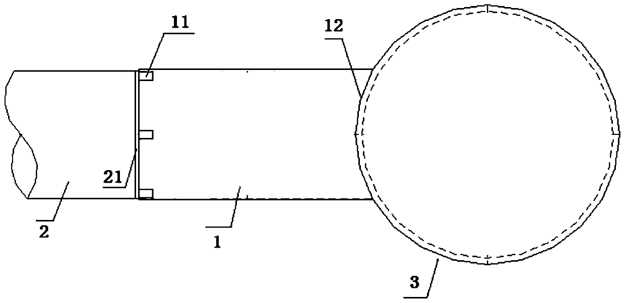 Method of mounting main and auxiliary trusses of tubular truss structure in intersecting manner