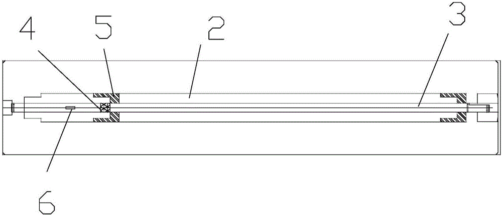 Anti-eccentric injection molding method and device