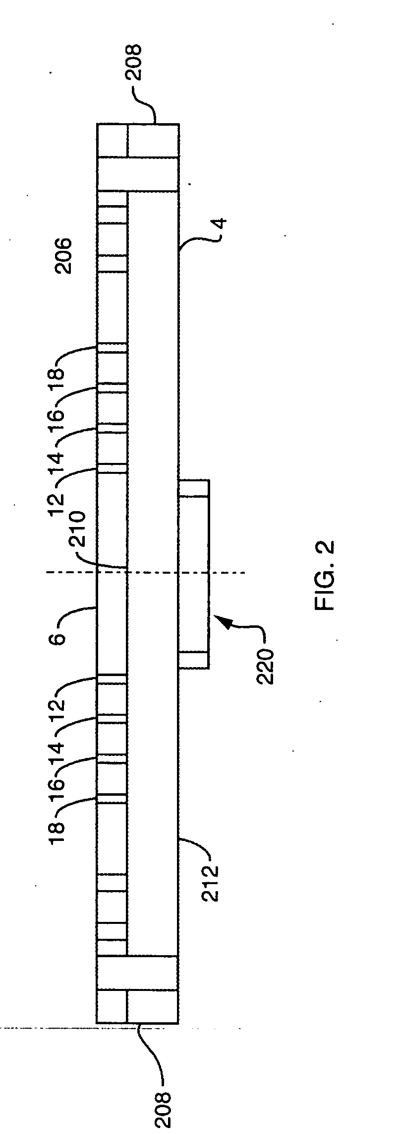 Leaky wave antenna with radiating structure including fractal loops