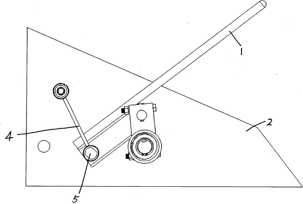 Swinging combing corn-ear-picking device