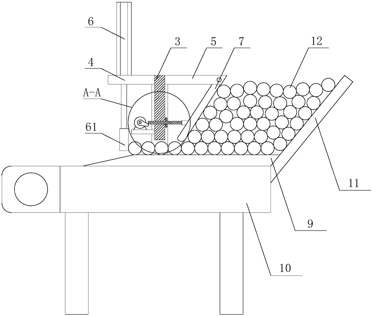 Feeding device of wood rounding machine and operation method of feeding device